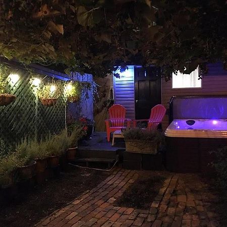 Love-Nest With Private Hot Tub Toronto Zewnętrze zdjęcie