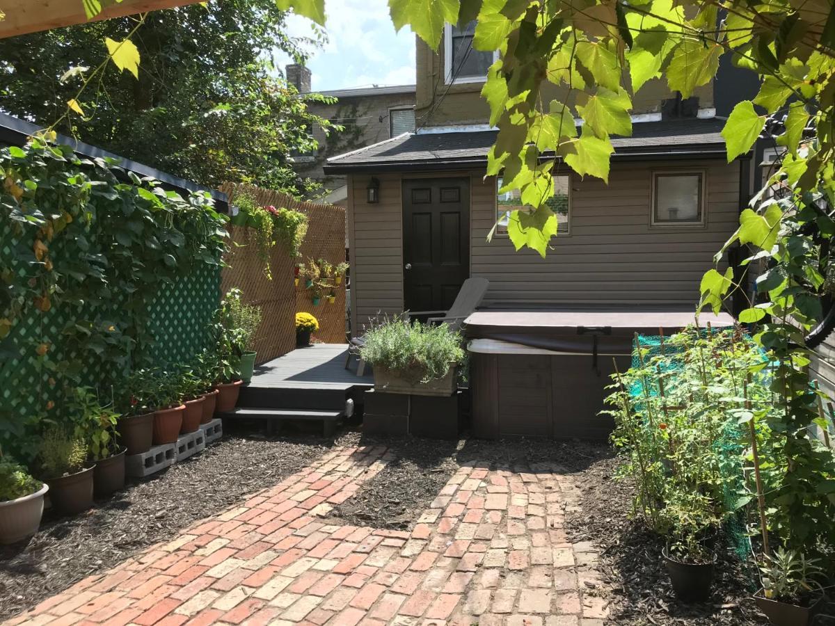 Love-Nest With Private Hot Tub Toronto Zewnętrze zdjęcie