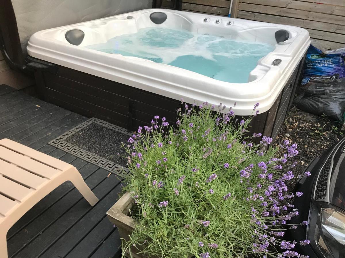Love-Nest With Private Hot Tub Toronto Zewnętrze zdjęcie