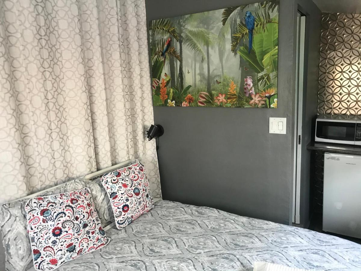Love-Nest With Private Hot Tub Toronto Zewnętrze zdjęcie