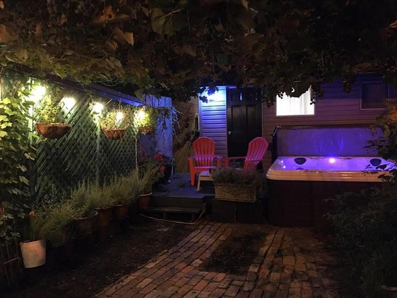 Love-Nest With Private Hot Tub Toronto Zewnętrze zdjęcie