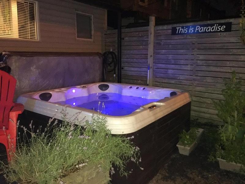 Love-Nest With Private Hot Tub Toronto Zewnętrze zdjęcie